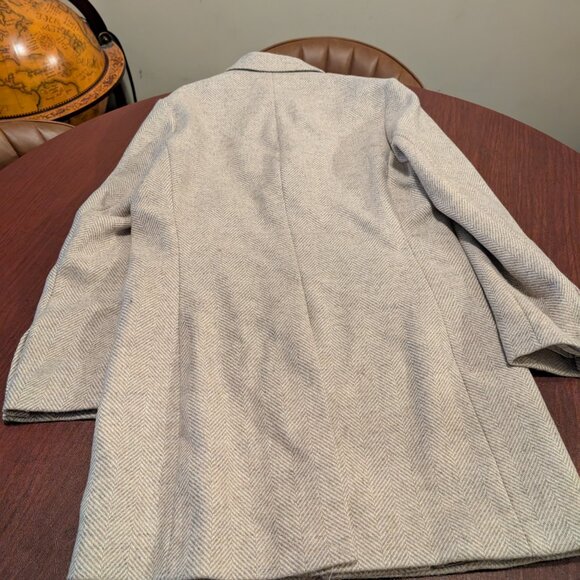 Elegant John Henric Oatmeal Herringbone Overcoat – Size Medium– Wool - Picture 2 of 11